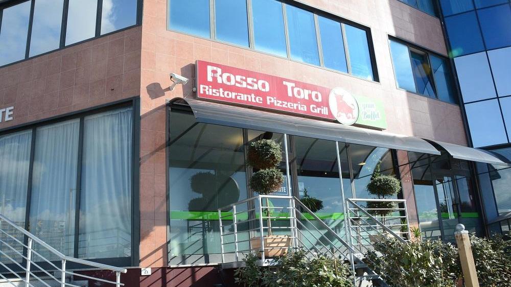 Il ristorante Rosso Toro in zona industriale a Olbia in cui sono entrati i ladri