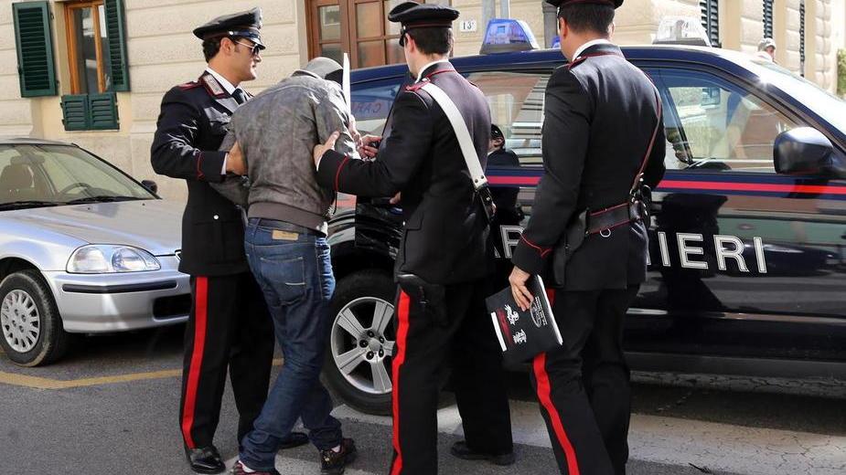 Un arresto dei carabinieri a Empoli (foto d'archivio)