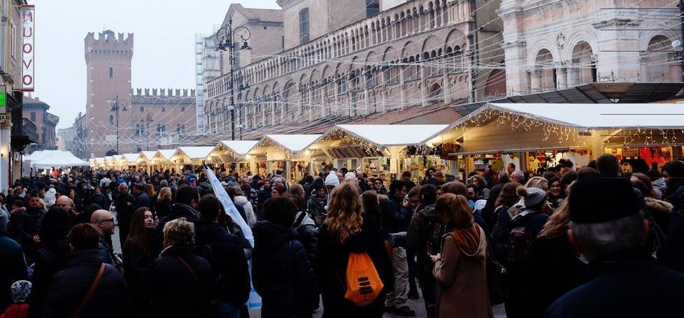 La Festa del Regalo tra le luci dei clienti e le ombre dei gestori 