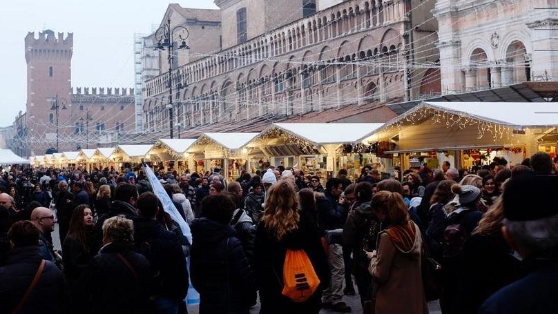 La Festa del Regalo tra le luci dei clienti e le ombre dei gestori