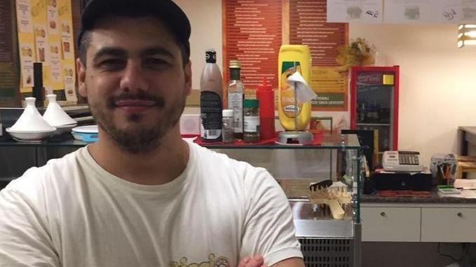 Il ladro: «Spiacenti, siamo chiusi». Il pizzaiolo: «Io sarei... il titolare»
