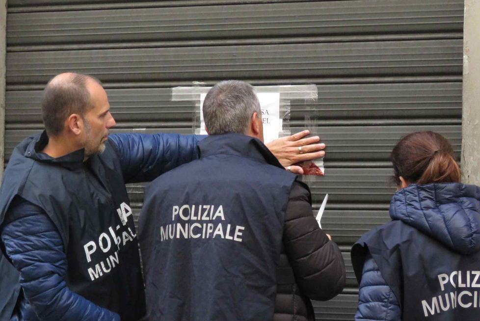 Ciambelle e notizie La festa del Tirreno al Caffè Bacchino 