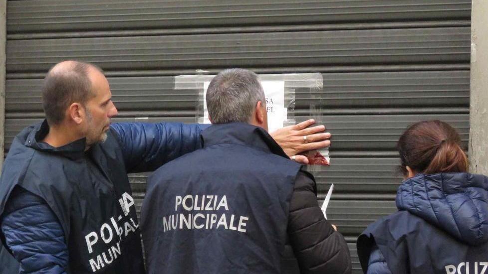 Ciambelle e notizie La festa del Tirreno al Caffè Bacchino