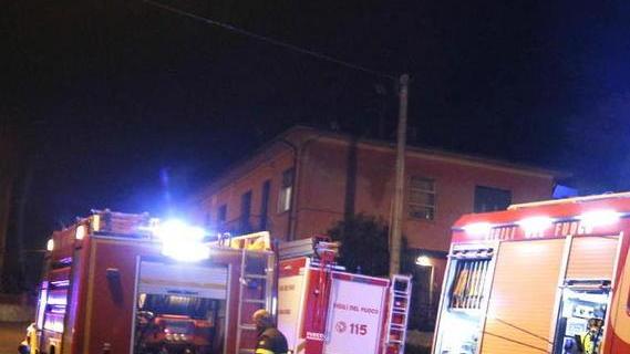 Fiamme nella villa storica paura a Molina di Quosa