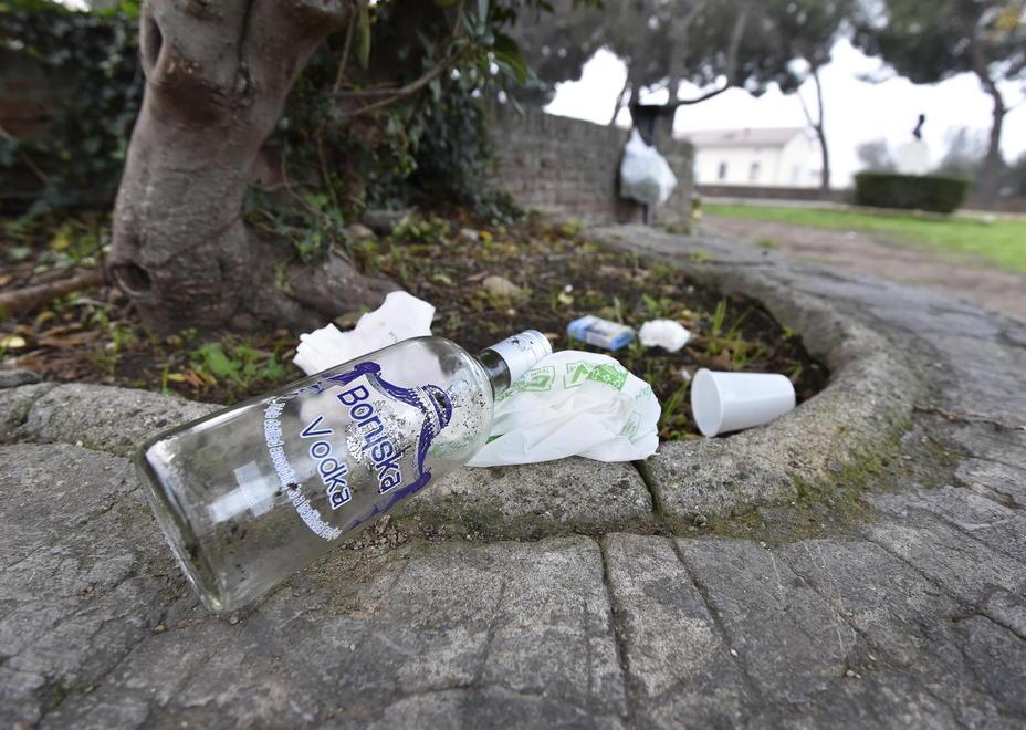 Via Curtatone, esposti contro i vandali 