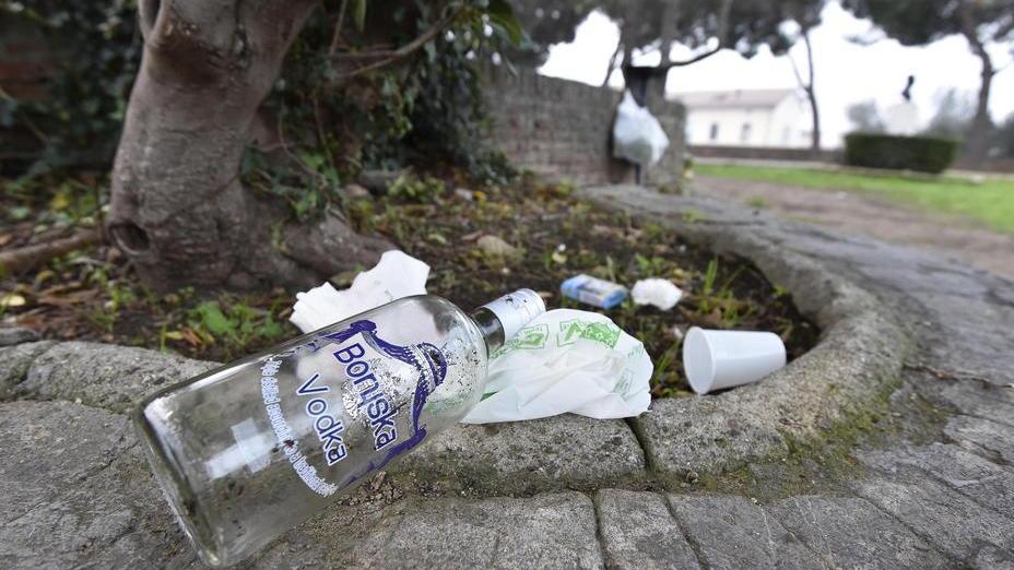 Via Curtatone, esposti contro i vandali