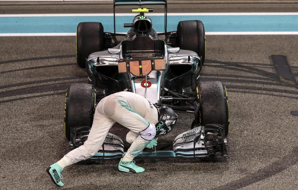 Mercedes cannibale Vittoria a Hamilton e titolo a Rosberg 