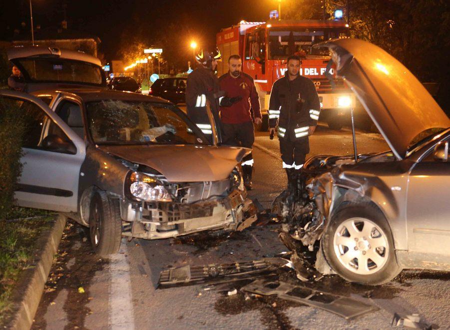 Resta grave il bimbo ferito in auto 