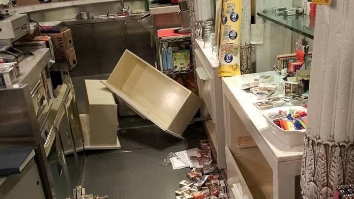 L'interno del bar "Amici miei" dopo l'irruzione dei ladri