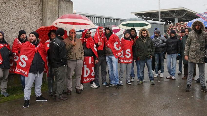 Blocco alla Global Carni di Spilamberto per salvare i 55 “licenziati”