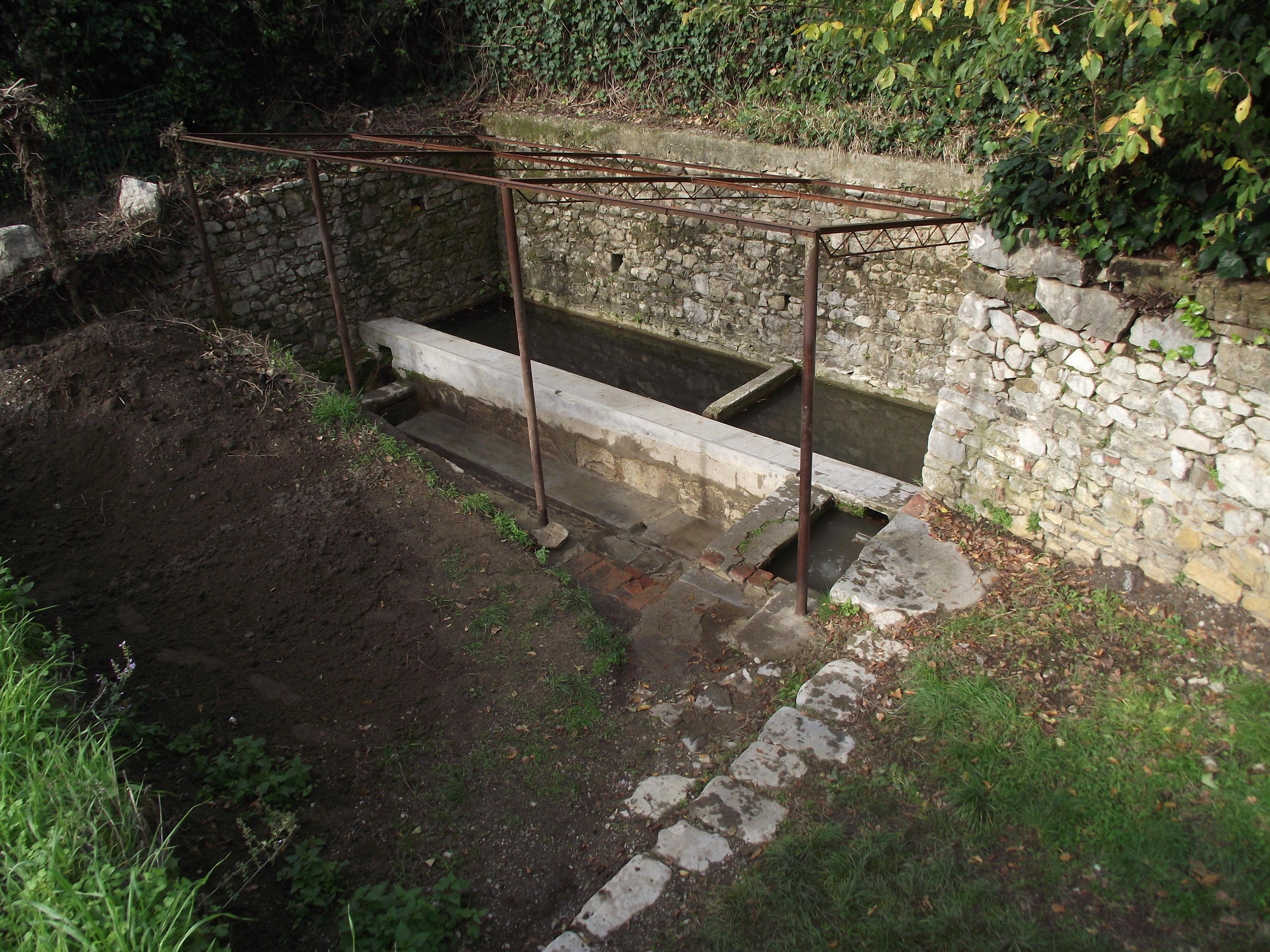 Il lavatoio del Seicento ripulito dal gruppo archeologico L'osservante