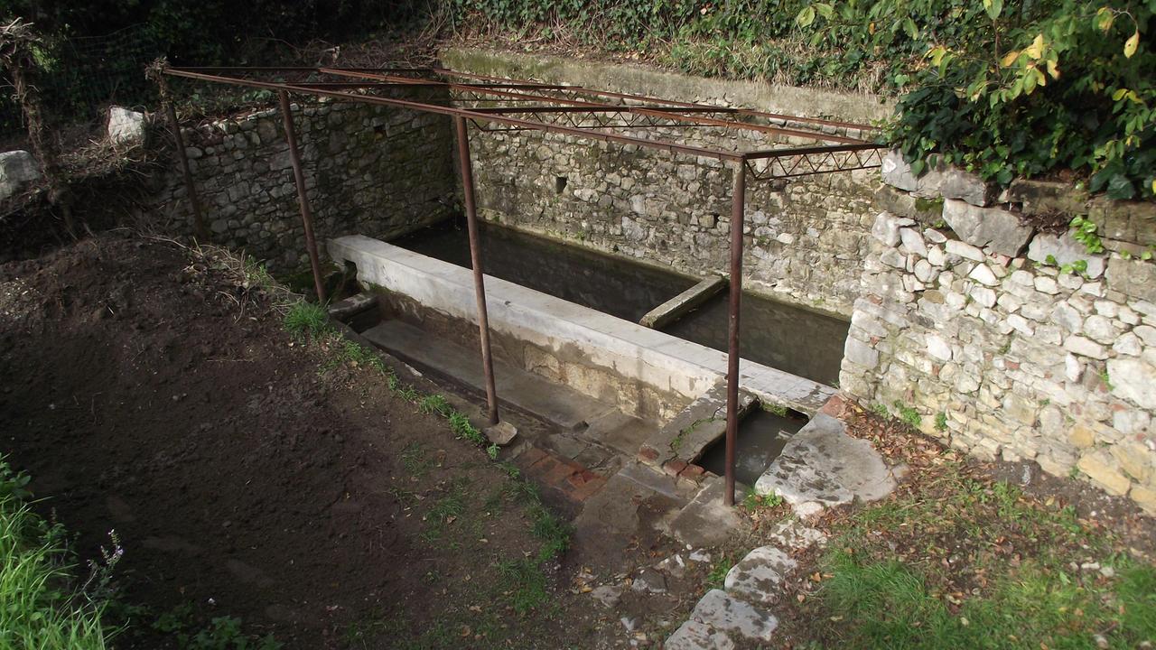 Il lavatoio del Seicento ripulito dal gruppo archeologico L'osservante