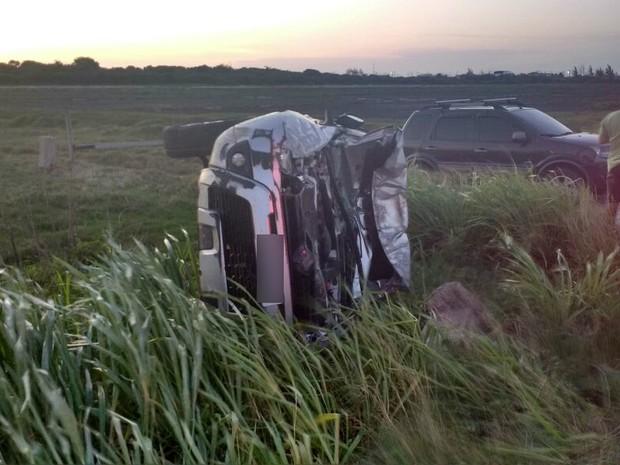 L'auto finita fuori strada