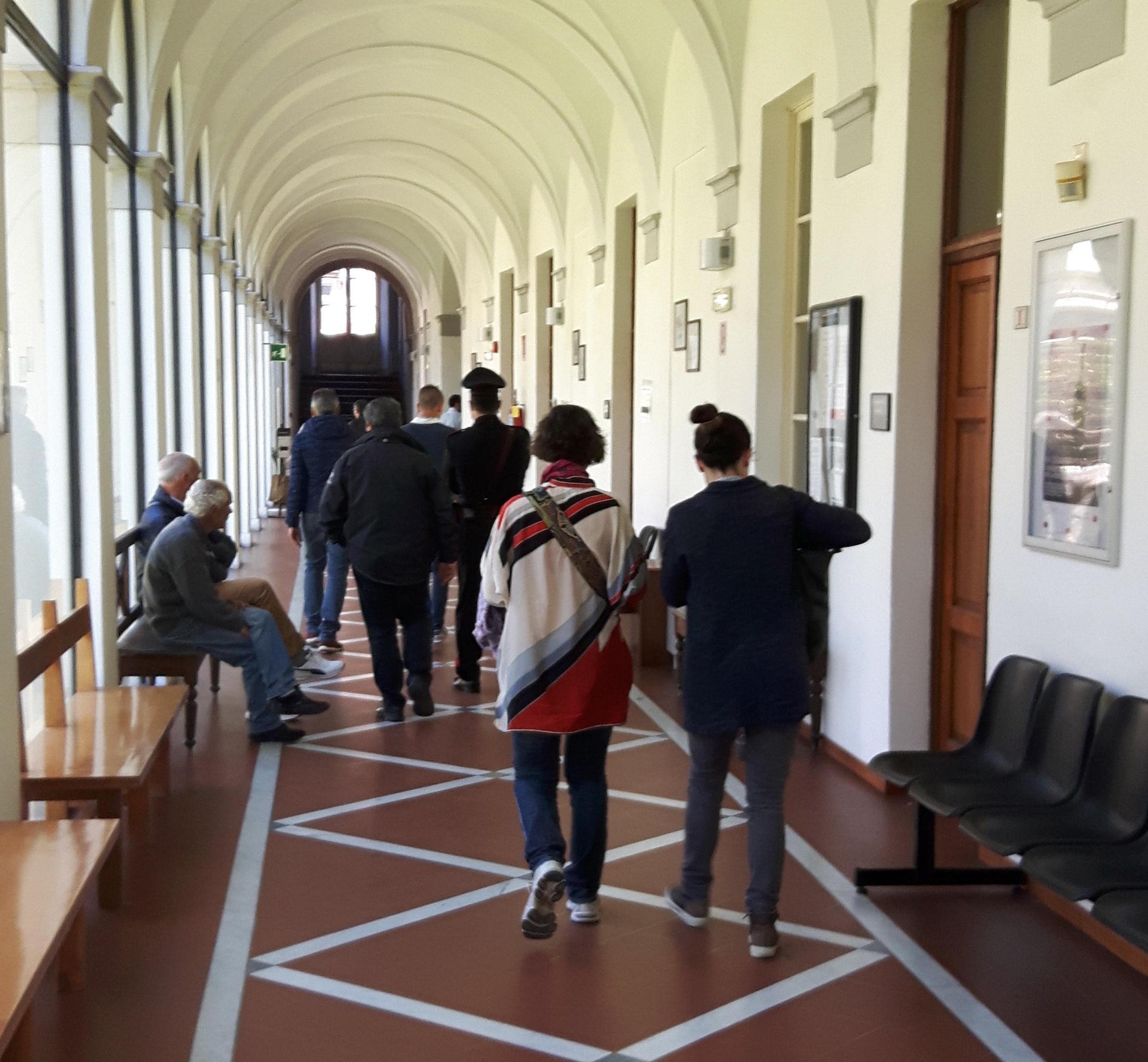 Un corridoio del tribunale di Lucca