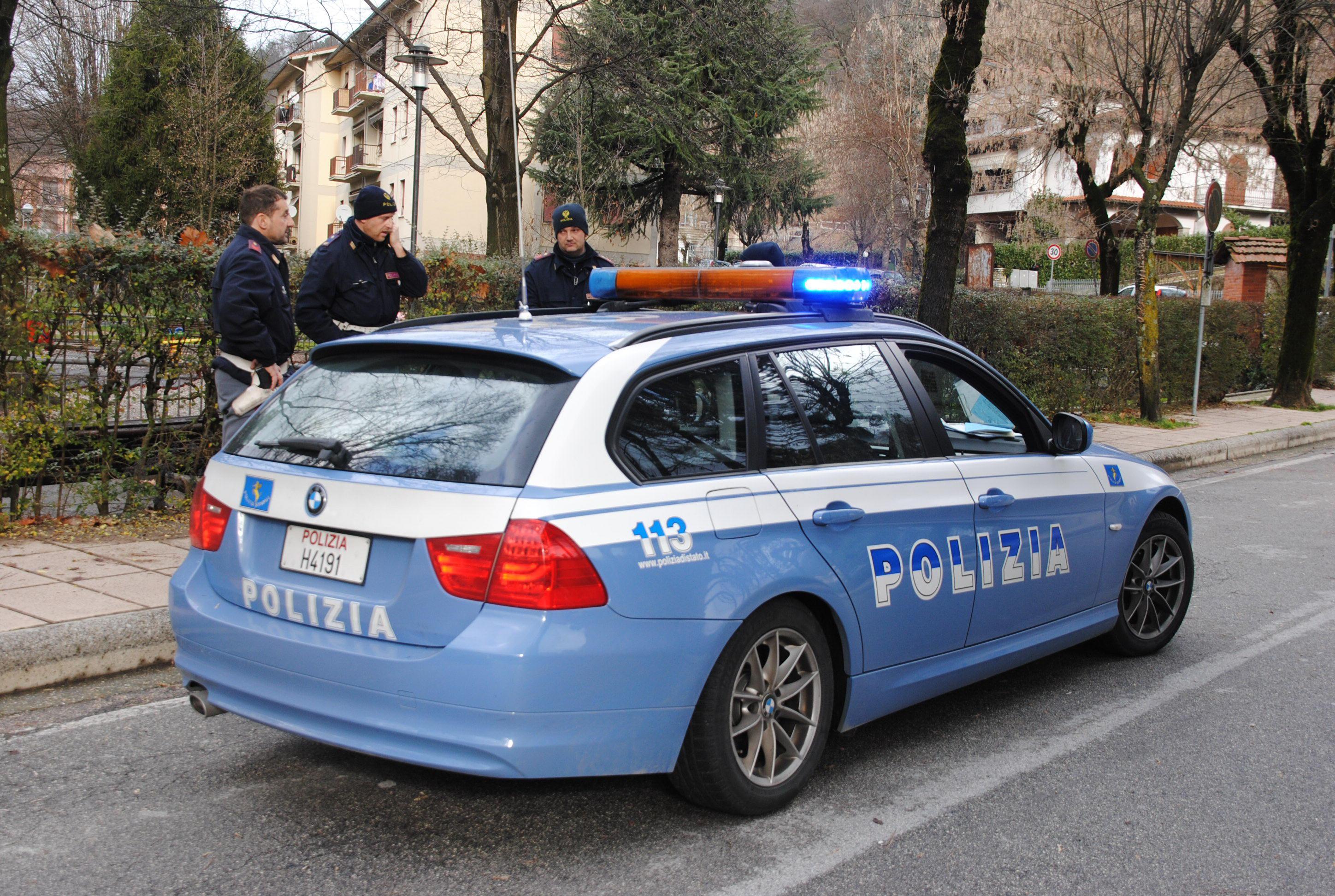 Un'auto della polizia 