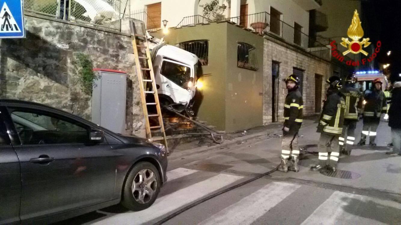 Il camion sulle scale