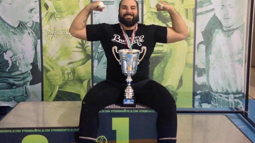 La sfida dei forzuti tra spettacolo e sport Castelli è il campione