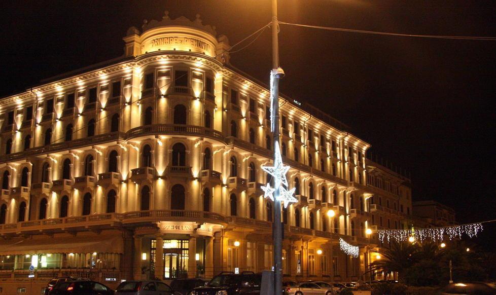 Luci di Natale: ok la Passeggiata problemi in centro