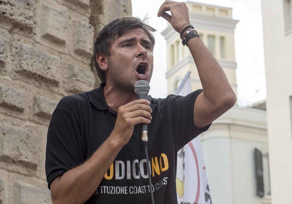 M5s, oggi il treno tour con Di Battista I militanti sognano la sorpresa Grillo