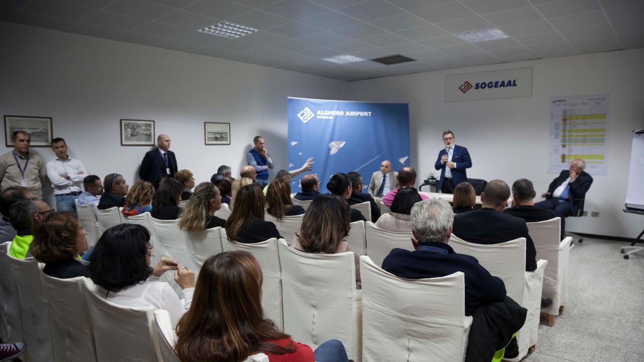 Aeroporto di Alghero, il dg Mario Peralda: "Sogeaal salva ma i posti di lavoro non saranno garantiti"