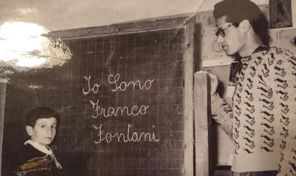 A destra, il maestro Francesco Sozzi durante una lezione