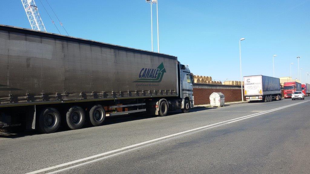 Il tir multato in via Orlando