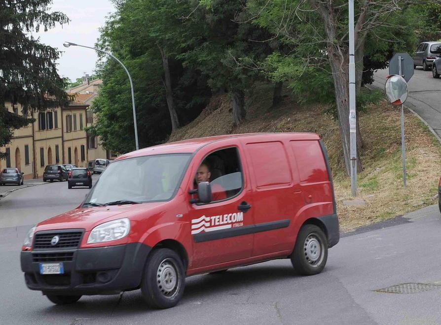 Tecnici di Telecom (foto d'archivio)