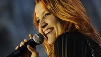 Al Vox Noemi in concerto porta sul palco il “Cuore d’artista”