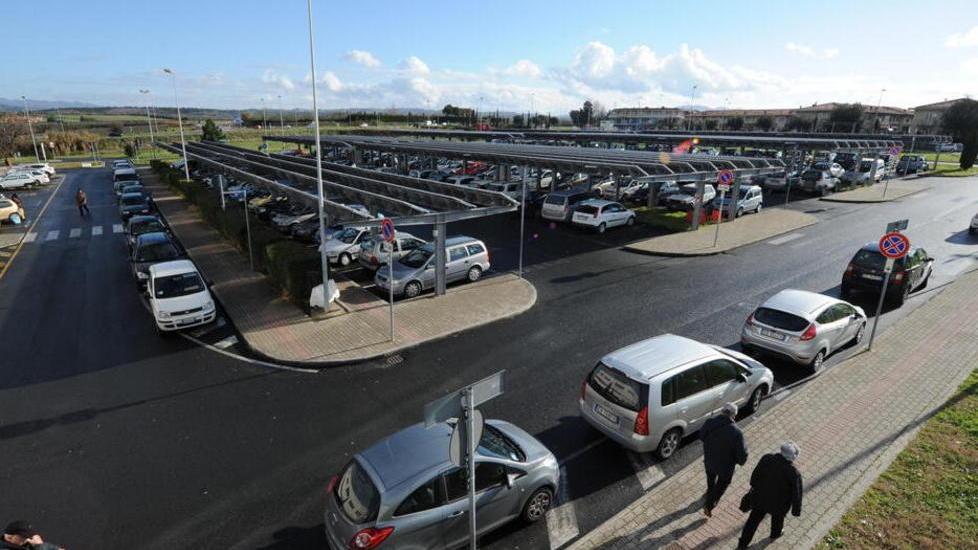 Il parcheggio dell'ospedale di Cecina