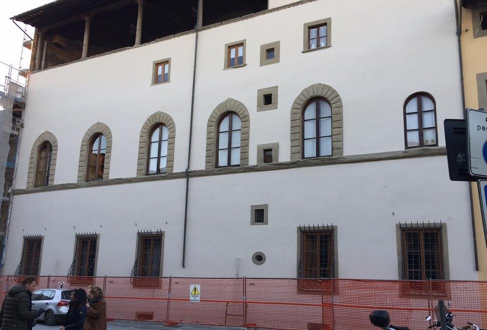Palazzi storici Asl intonacati di bianco