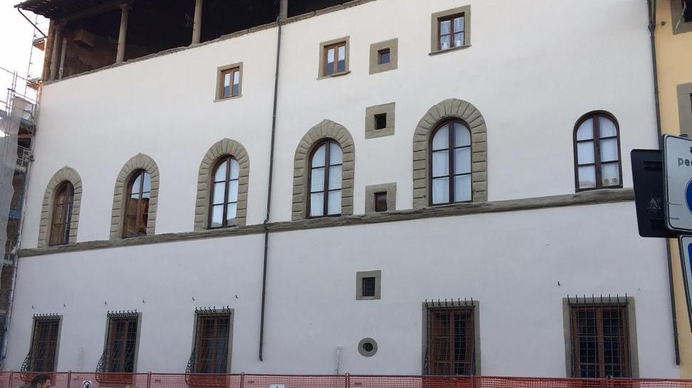 Palazzi storici Asl intonacati di bianco