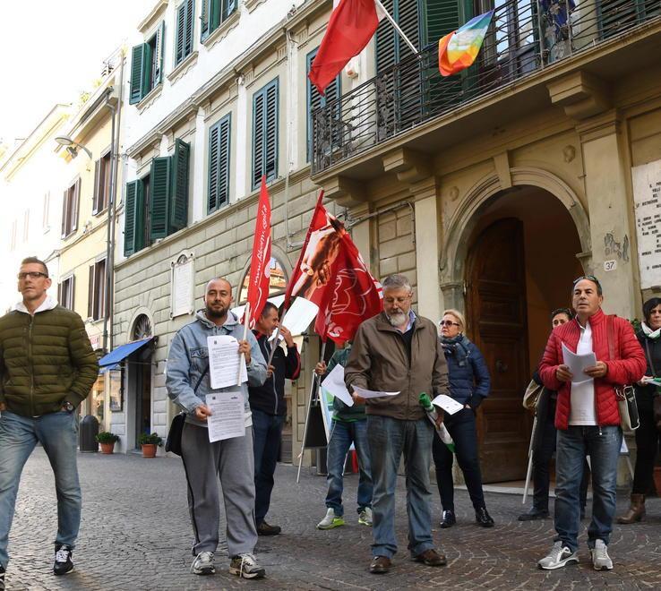 Rifiuti, ancora in esubero due addetti alla raccolta 