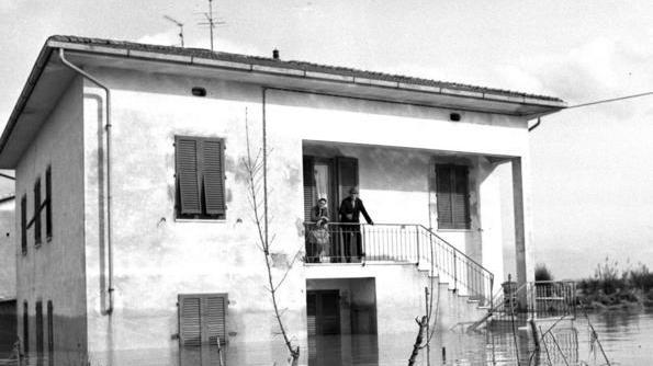 Industria e agricoltura in ginocchio, acqua e fango le imprigionano