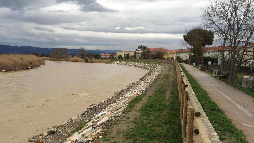 Solo la metà dei lampioni illuminerà il lungofiume