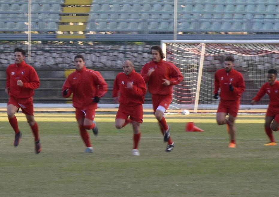 Stadio, porte chiuse per gli allenamenti ma mister Sanna c’è 