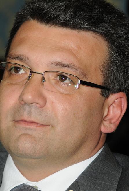Rifiuti, niente consorzio e sciopero all’orizzonte 