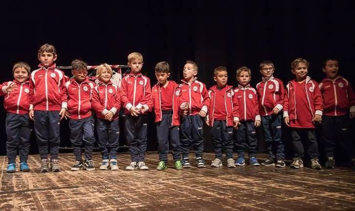 Manzolino in festa al teatro Dadà con presentazione delle squadre 