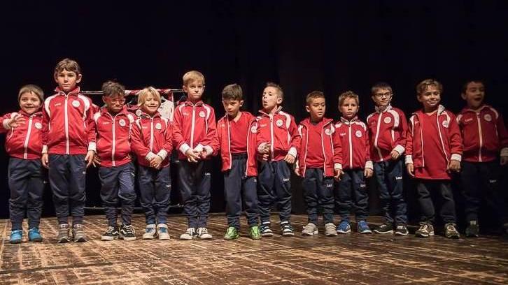 Manzolino in festa al teatro Dadà con presentazione delle squadre