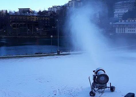 Temperature giù, sulle piste si spara la neve artificiale