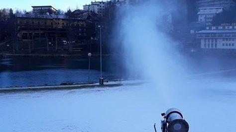 Temperature giù, sulle piste si spara la neve artificiale