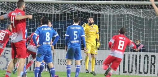 Il portiere Iuliano (qui nell’azione della rete dell’Alessandria) è ottimista sul futuro del Prato: «Ci possiamo salvare»