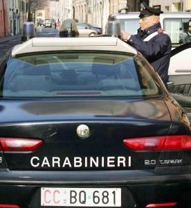 Minacciato dai ladri con un manganello 