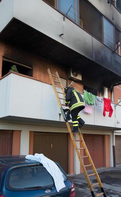 Coniugi in trappola salvati dal coraggio di due passanti 