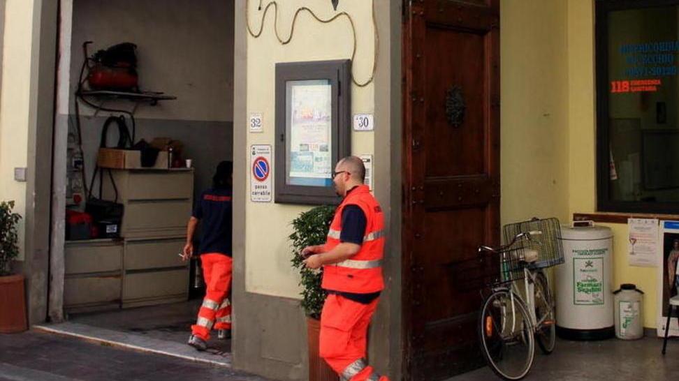 Ruba un marsupio a un volontario, ladro arrestato