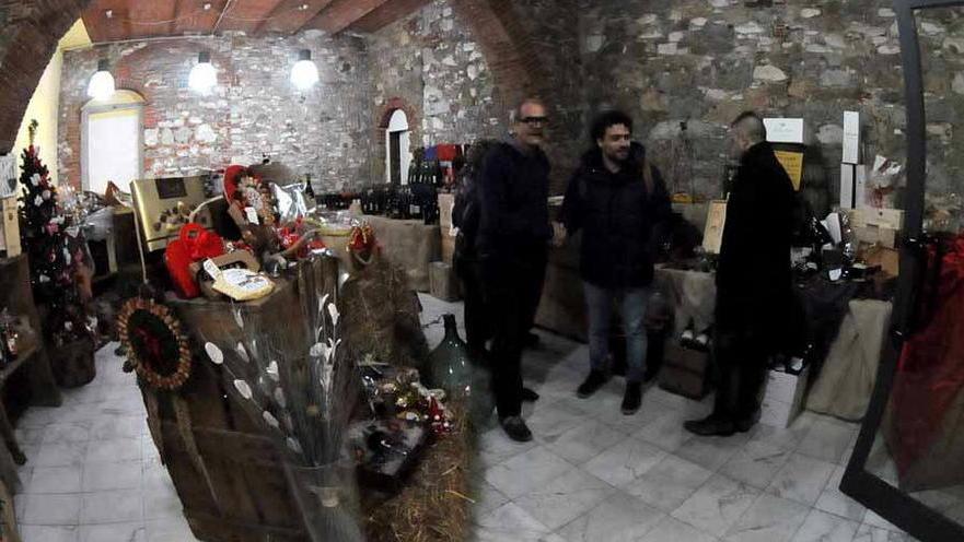 Il Cantinone apre l’esposizione natalizia