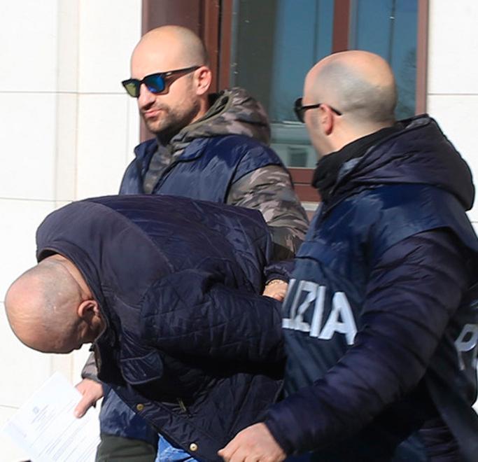 Telefoni intercettati e solo due denunce: tutto parte da qui