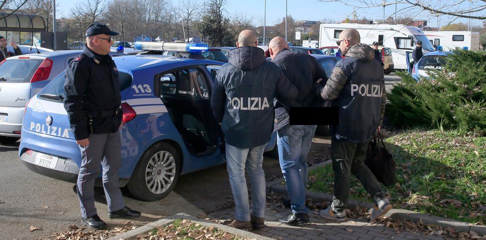 Prostituzione, arrestati i boss del racket 