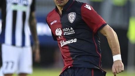 Cagliari, Padoin in campo per sorprendere il Pescara