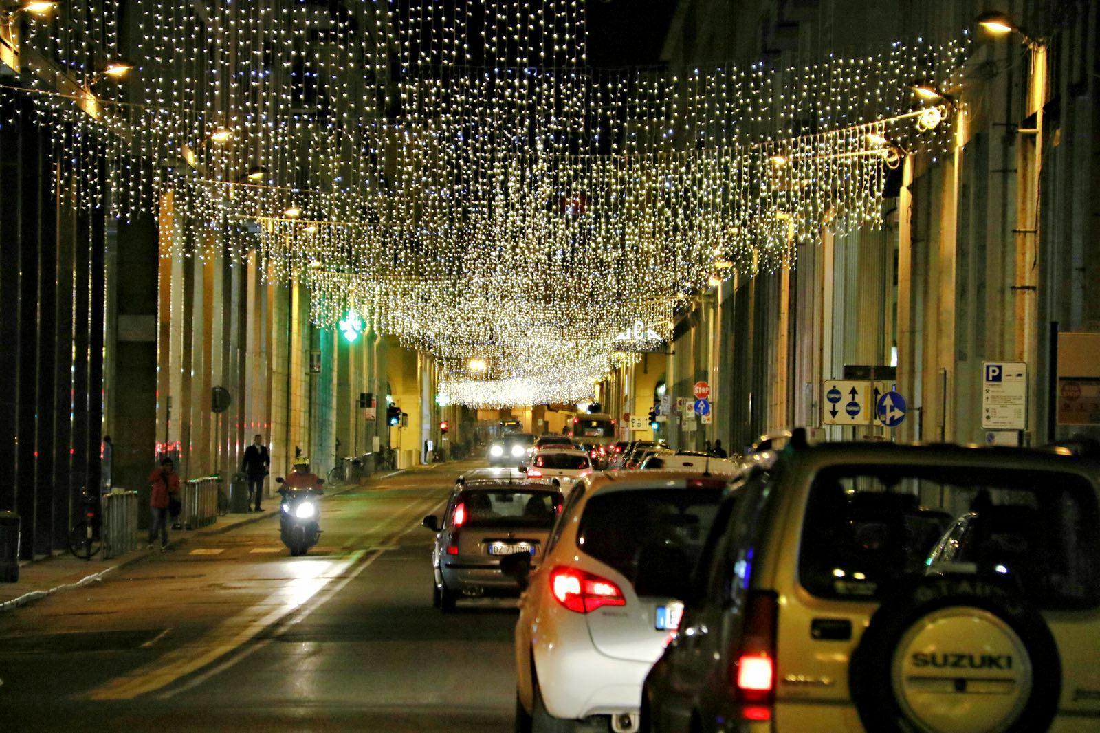 Via Grande aniamata dalla luminara 