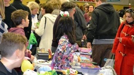 Al Palamolza di Modena Mercantingioco: domenica di baby-ambulanti